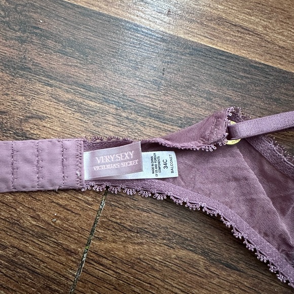 Very Sexy Victorias Secret Balconet 34C - Picture 3 of 3